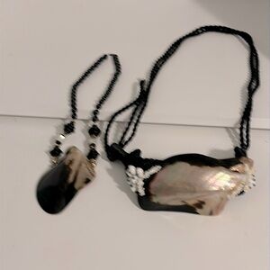 **PRICE DROP** Vintage 80s shell belt and necklace set.